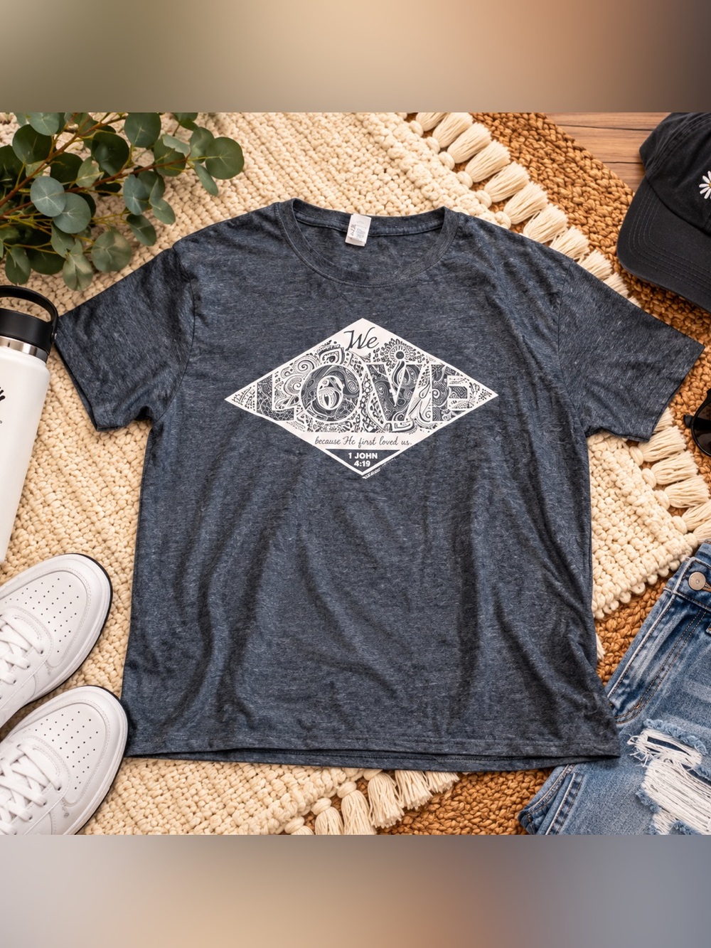 Fruit of the Loom We Love Graphic Tee Gray Women’s Medium Casual T-Shirt
